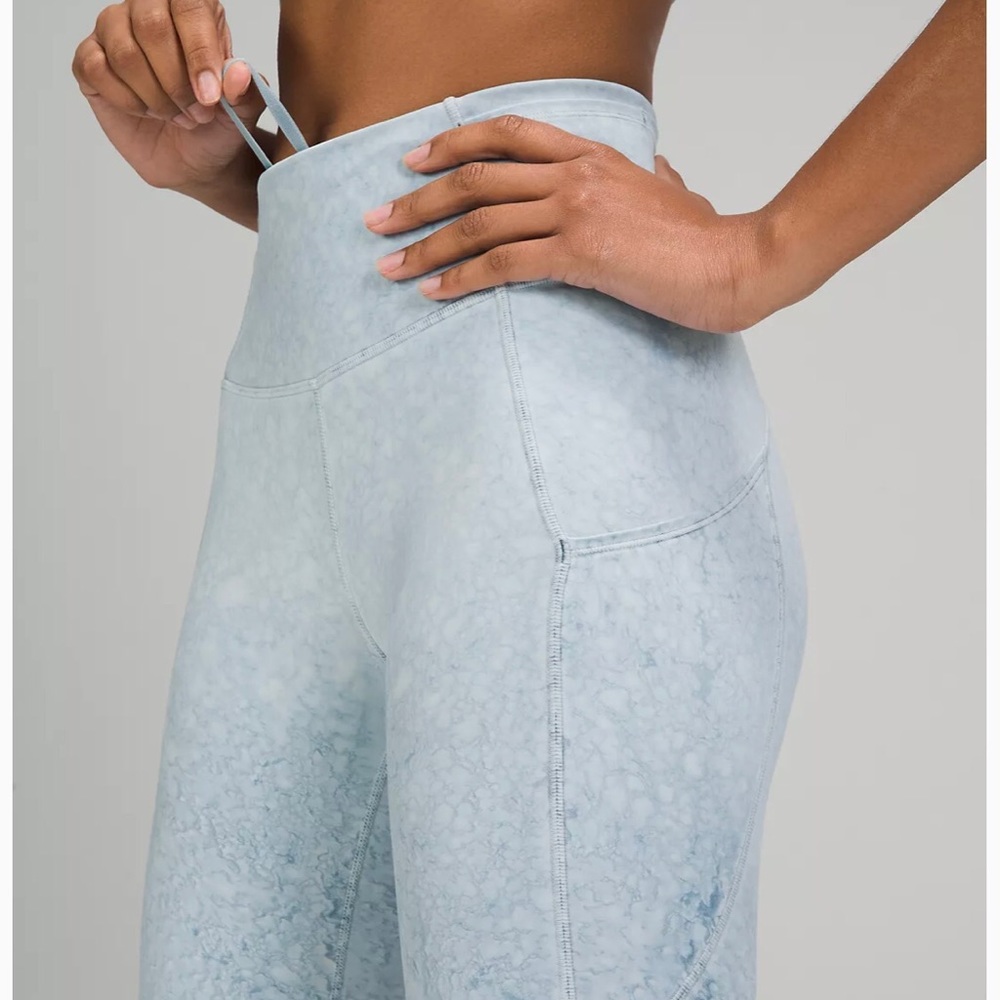 Fast and Free High-Rise Short 10" Size 6 NWT - Picture 4 of 4